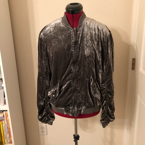 Free People crushed velvet bomber jacket - Picture 3 of 8